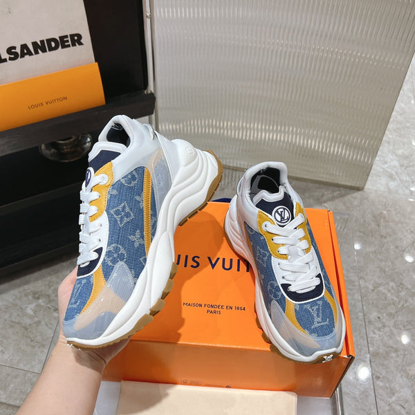 Sneaker LV Run 55 da 50 mm in tessuto jacquard monogramma blu-arancio