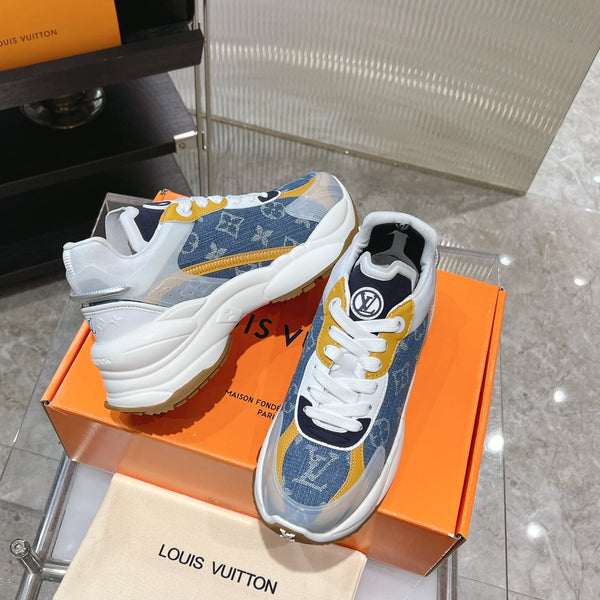 Sneaker LV Run 55 da 50 mm in tessuto jacquard monogramma blu-arancio