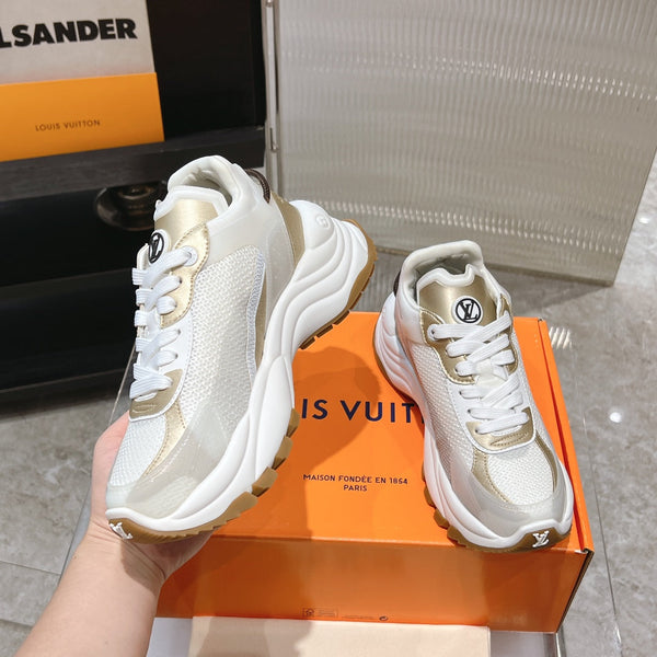 Sneaker LV Run 55 da 50 mm in tessuto a rete di poliestere bianco oro