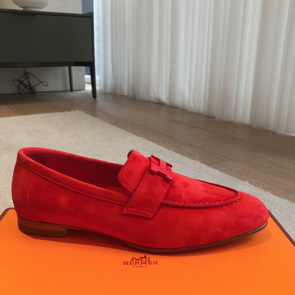 Mocassino Paris in pelle di vitello scamosciata rossa con fibbia distintiva 509350
