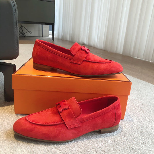 Mocassino Paris in pelle di vitello scamosciata rossa con fibbia distintiva 509350