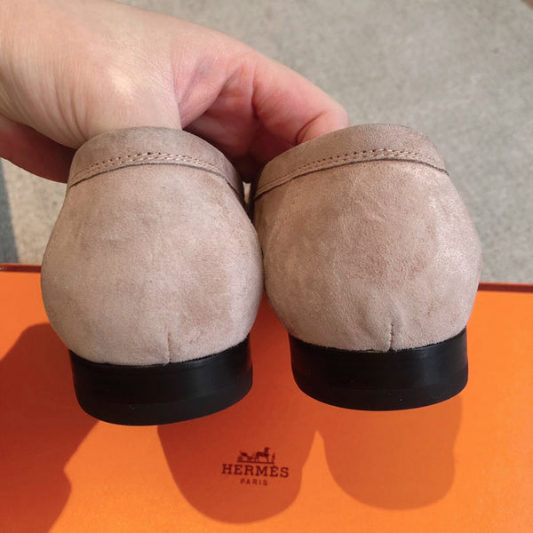 Mocassino Paris in pelle di vitello scamosciata color pesca con fibbia distintiva 509351