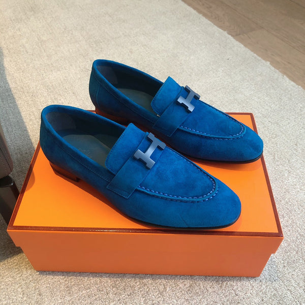 Mocassino Paris in pelle di vitello scamosciata blu con fibbia distintiva 509352
