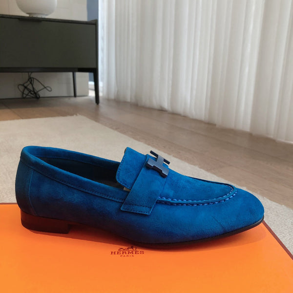 Mocassino Paris in pelle di vitello scamosciata blu con fibbia distintiva 509352