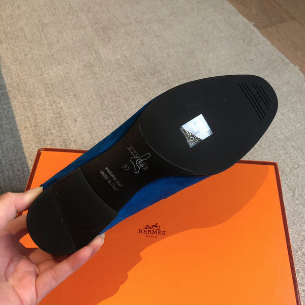 Mocassino Paris in pelle di vitello scamosciata blu con fibbia distintiva 509352