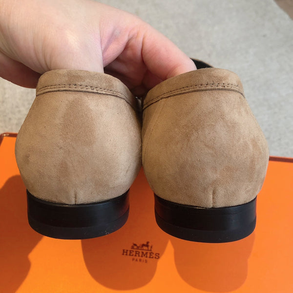 Mocassino Paris in pelle di vitello scamosciata marrone chiaro con fibbia personalizzata in oro rosa 509373