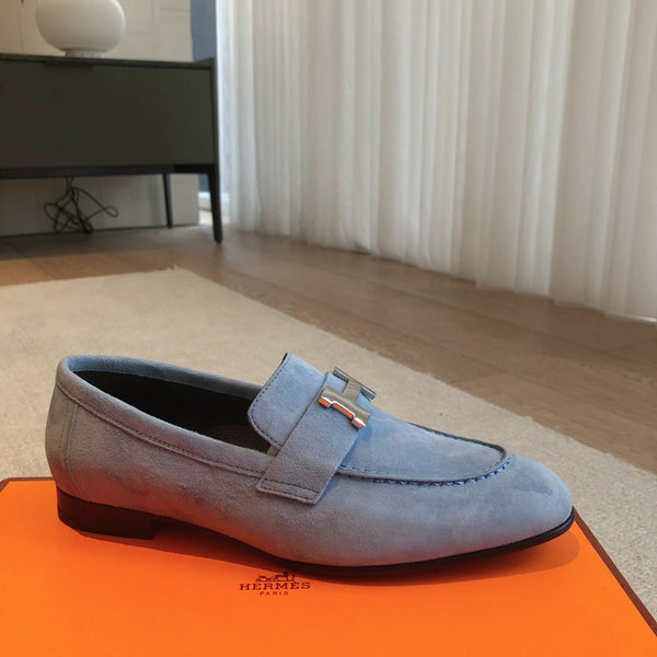 Mocassino Paris in pelle di vitello scamosciata blu cielo con fibbia argentata 509375