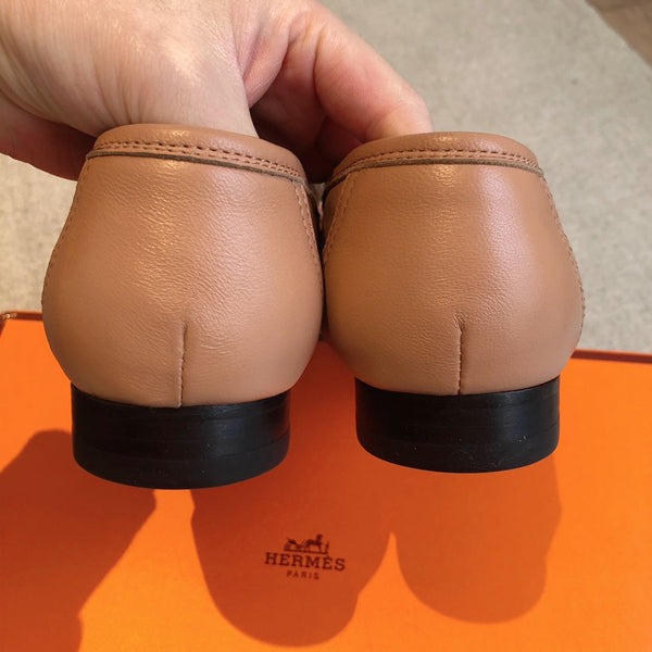 Royal Loafer Beige Perlino Calfskin With Fringe Detail And Silver Signature Buckle 509417