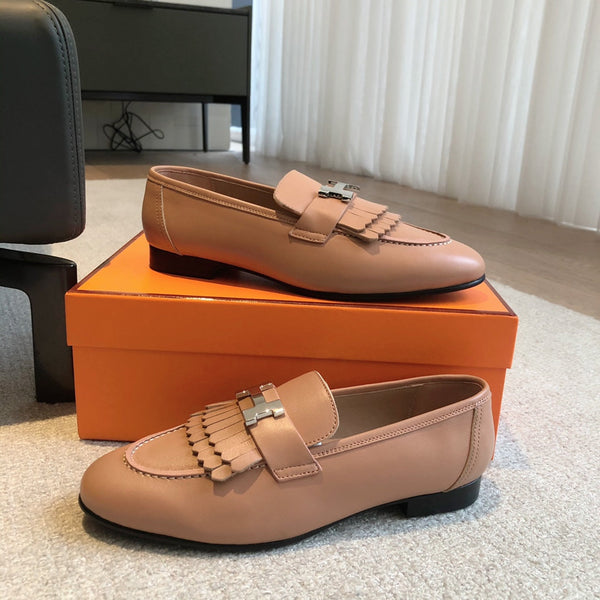 Royal Loafer Beige Perlino Calfskin With Fringe Detail And Silver Signature Buckle 509417