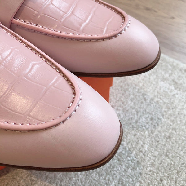 Paris Loafer Crocodile Pattern Light Pink Calfskin With Silver Signature Buckle 734377
