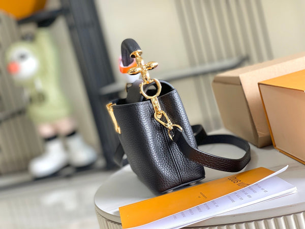 CAPUCINES MINI 21 NERO TAURILLON ORO HARDWARE