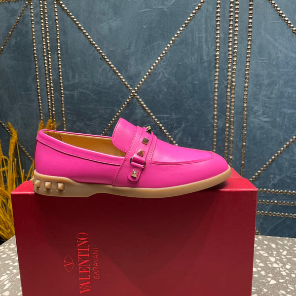 LEISURE FLOWS SPLIT LOAFER IN BRIGHT PINK CALFSKIN