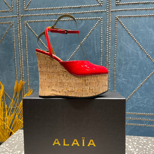 ALAIA WEDGE PUMP 15 CM IN CHERRY RED LAMBSKIN AND BEIGE RUBBER