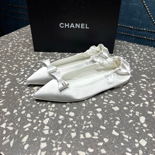 CC 25s Métiers d’art Ballet flats 10mm White Silk Satin 423793