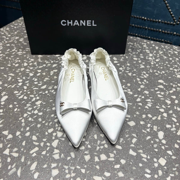 CC 25s Métiers d’art Ballet flats 10mm White Silk Satin 423793