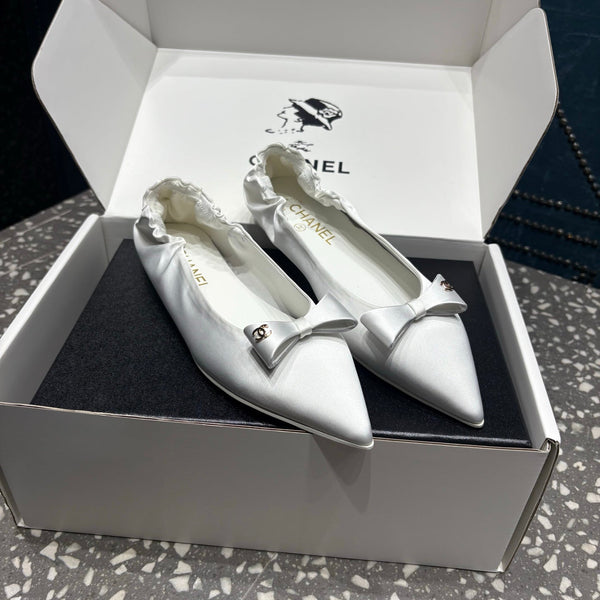 CC 25s Métiers d’art Ballet flats 10mm White Silk Satin 423793