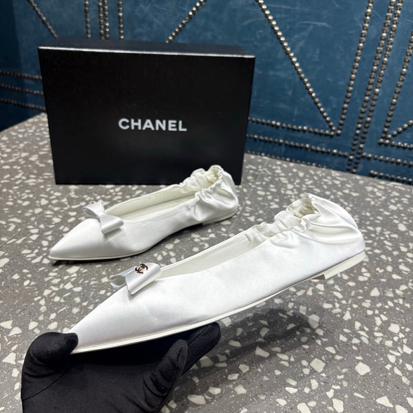 CC 25s Métiers d’art Ballet flats 10mm White Silk Satin 423793