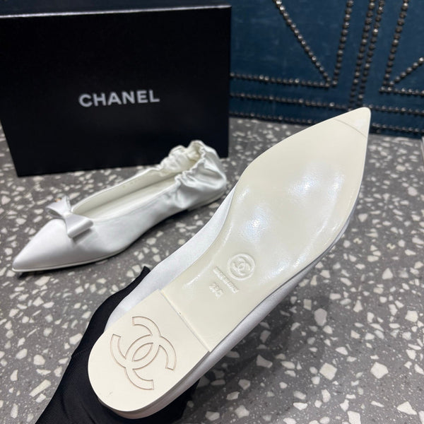 CC 25s Métiers d’art Ballet flats 10mm White Silk Satin 423793