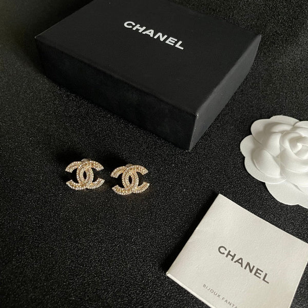 STUD EARRINGS IN GOLD METAL FULLY WHITE DIAMOND