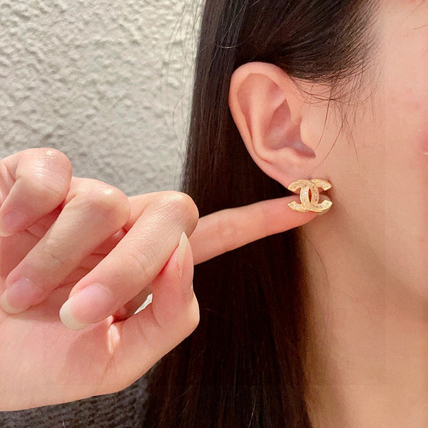 ORECCHINI A DOPPIA C IN METALLO ORO COMPLETAMENTE DIAMANTI