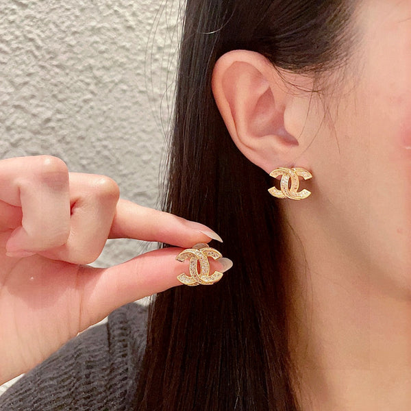 ORECCHINI A DOPPIA C IN METALLO ORO COMPLETAMENTE DIAMANTI