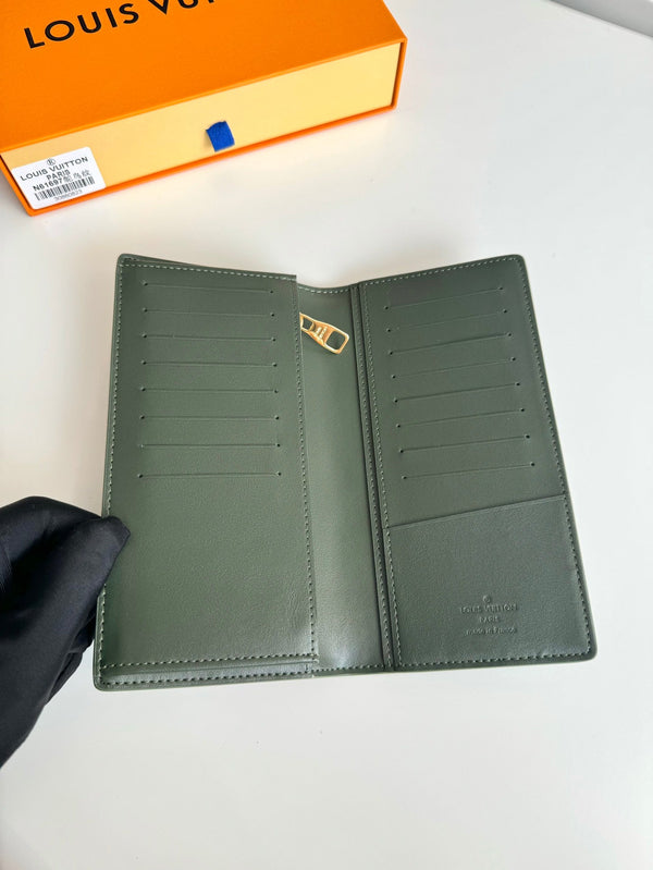 LV Brazza Wallet Green Ostrich Pattern 221307