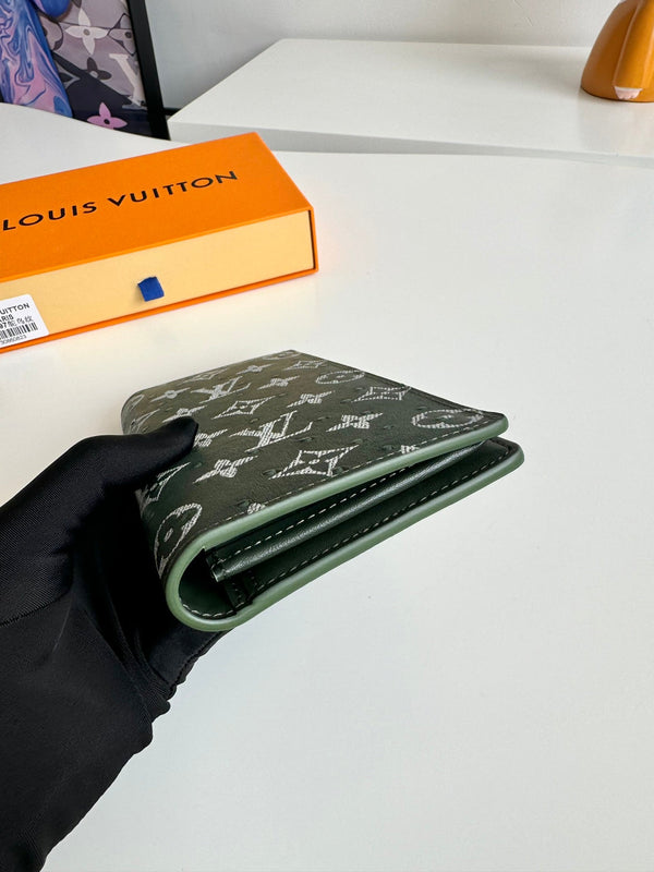 LV Brazza Wallet Green Ostrich Pattern 221307