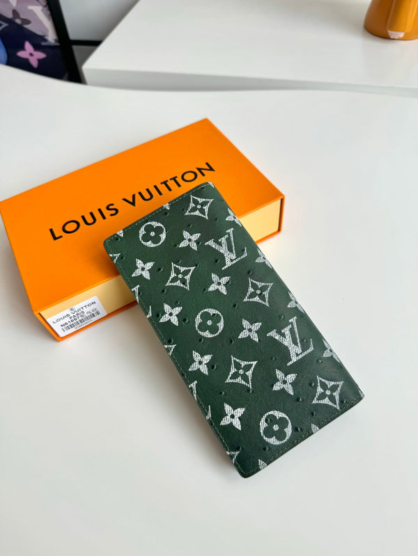 LV Brazza Wallet Green Ostrich Pattern 221307