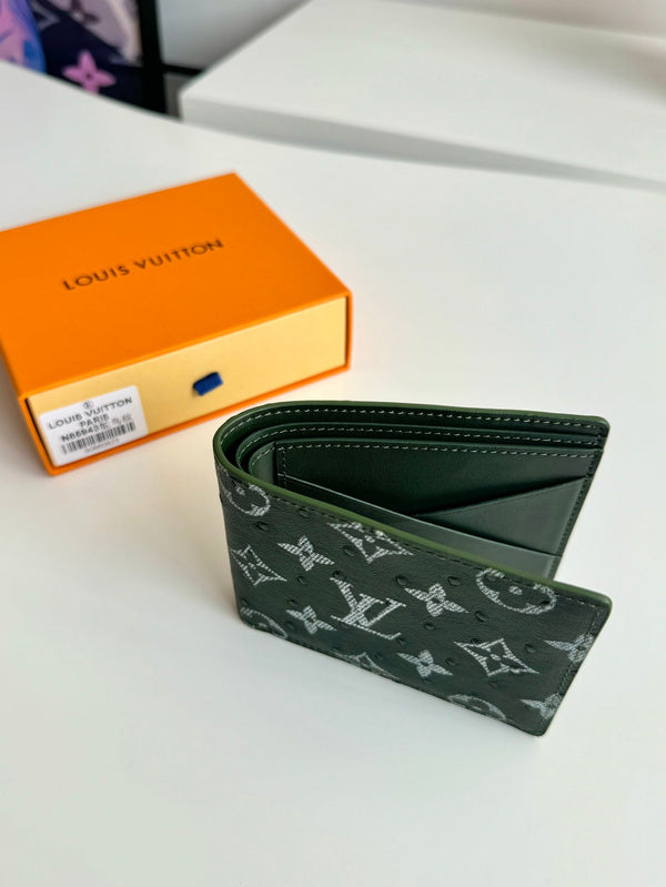 LV Multiple Wallet Green Ostrich Pattern 221308