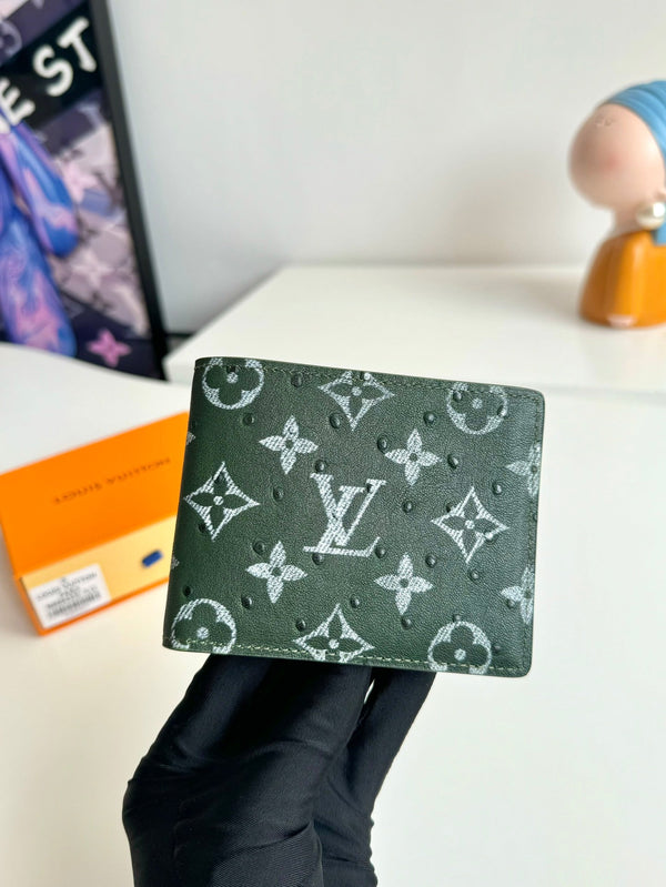 LV Multiple Wallet Green Ostrich Pattern 221308