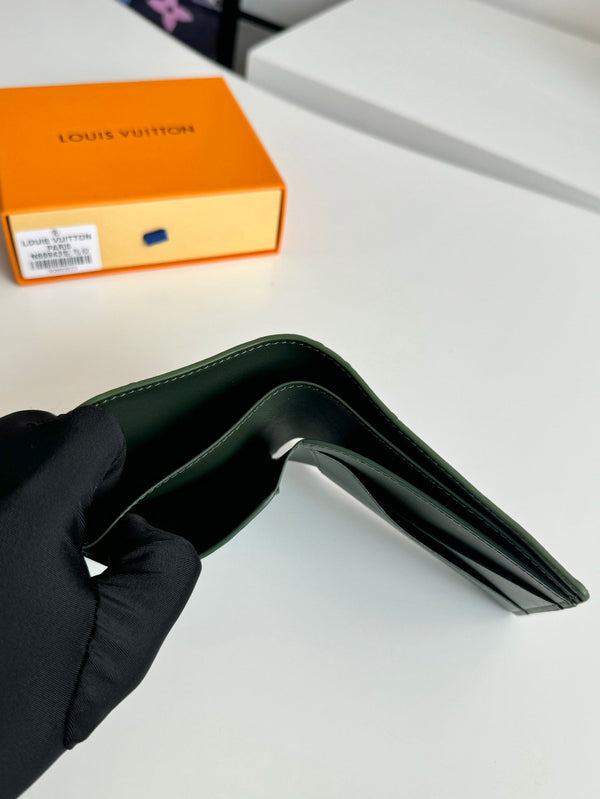 LV Multiple Wallet Green Ostrich Pattern 221308