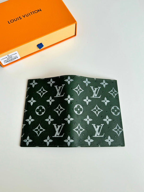 LV Passport Holder Green Ostrich Pattern 221309