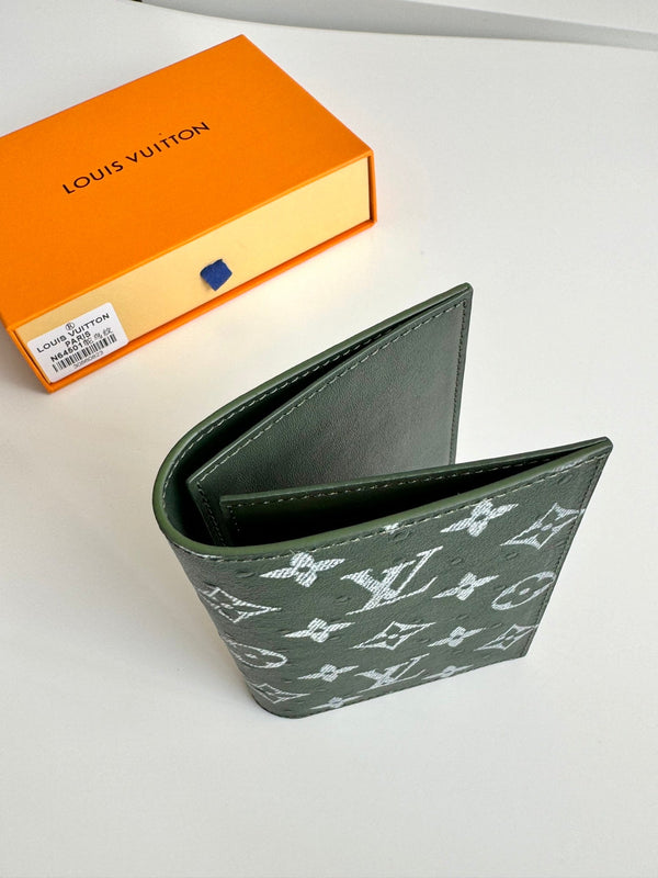 LV Passport Holder Green Ostrich Pattern 221309