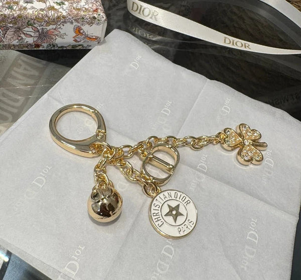 CD Clover-shaped Charm 353623