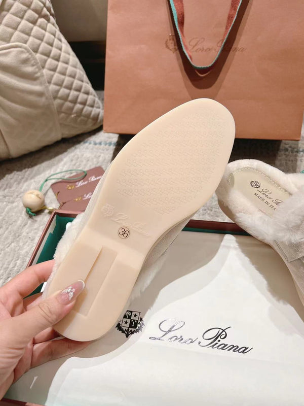 Mocassino LP Charms Walk Babouche in pelle scamosciata bianca con fodera in pelliccia di coniglio 206231