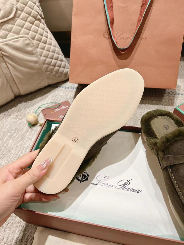 Mocassino LP Charms Walk Babouche in pelle scamosciata verde militare con fodera in pelliccia di coniglio 206233