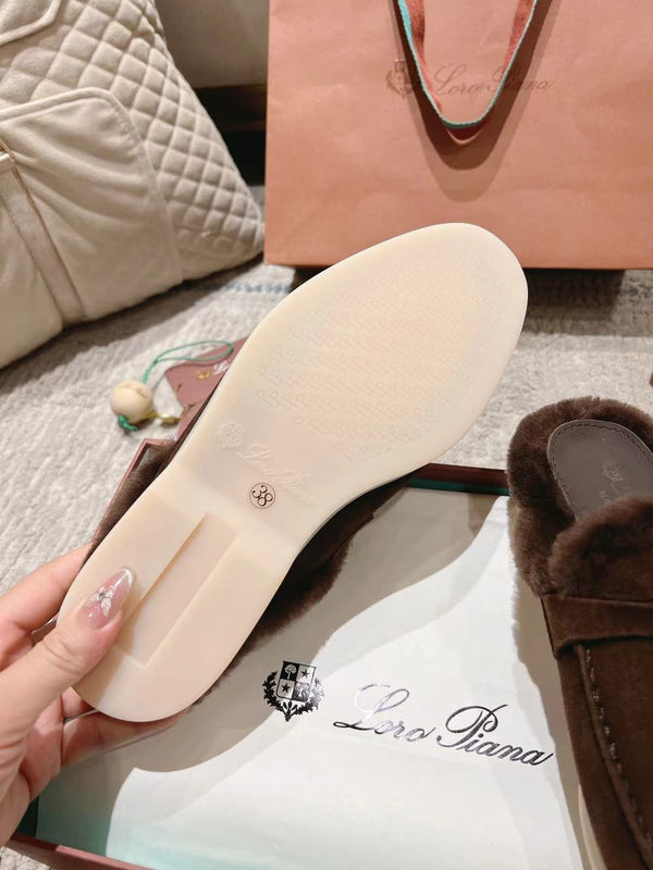 Mocassino LP Charms Walk Babouche Bottele in pelle scamosciata marrone con fodera in pelliccia di coniglio 206245