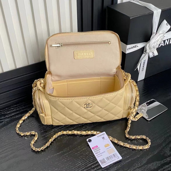 BORSA PER FOTOCAMERA MEDIA 23 IN PELLE DI AGNELLO GIALLA BEIGE E FERRAMENTA ORO