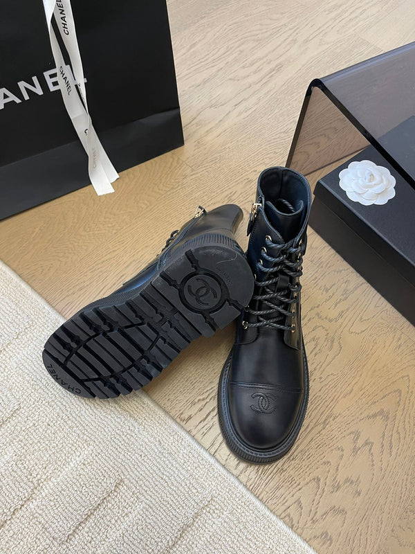 Chanel 2025 Bottine à lacets en veau noir 963004