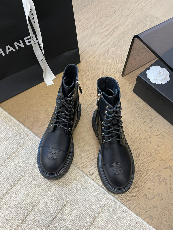 Chanel 2025 Bottine à lacets en veau noir 963004
