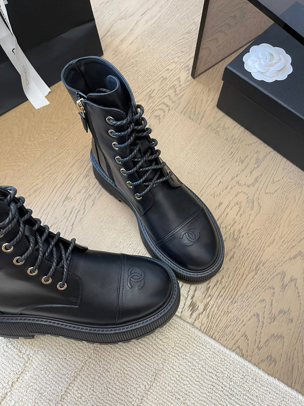Chanel 2025 Bottine à lacets en veau noir 963004