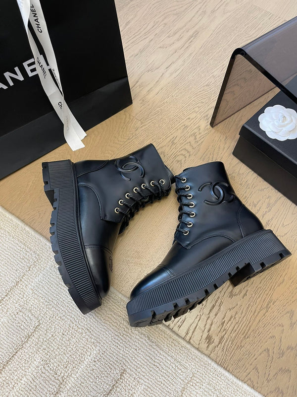 Chanel 2025 Bottine à lacets en veau noir 963004