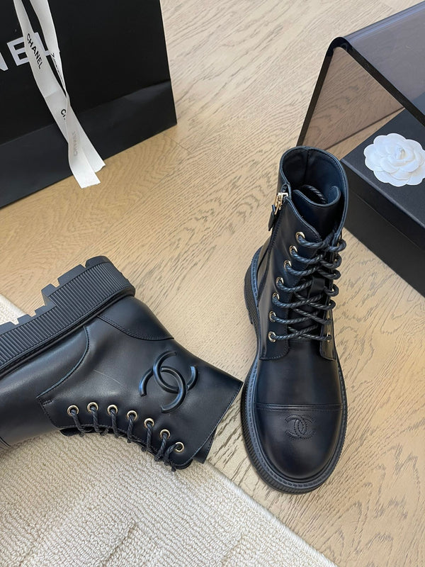 Chanel 2025 Bottine à lacets en veau noir 963004
