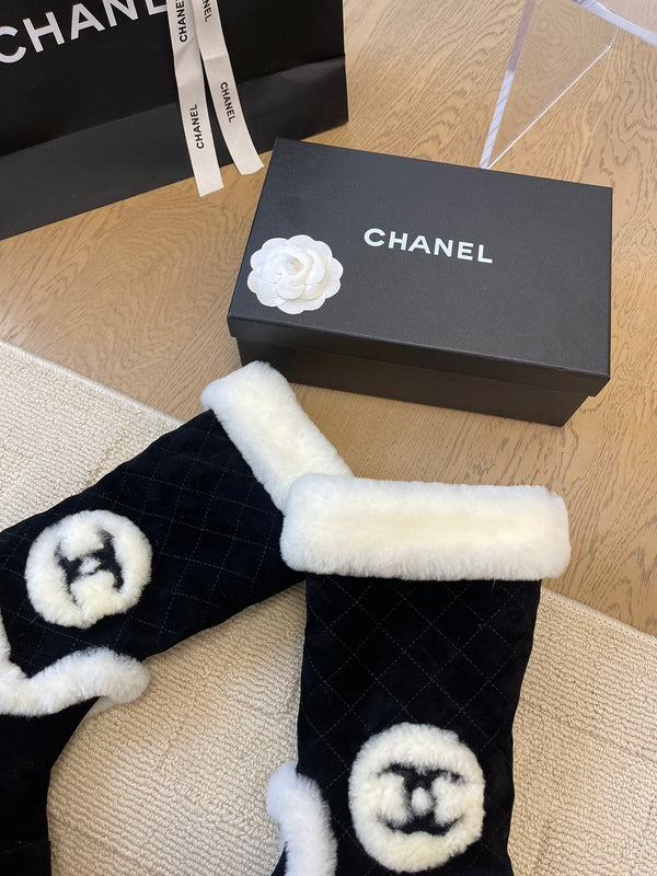 HIGH BOOTS IN BLACK SUEDE AND FLEECE LINING