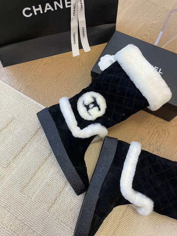 HIGH BOOTS IN BLACK SUEDE AND FLEECE LINING