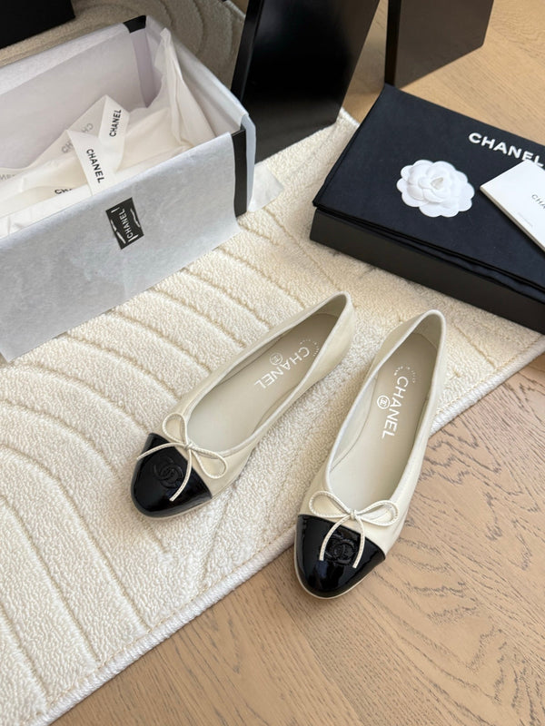 CC 25C Ballerina bicolore in pelle di vitello verniciata