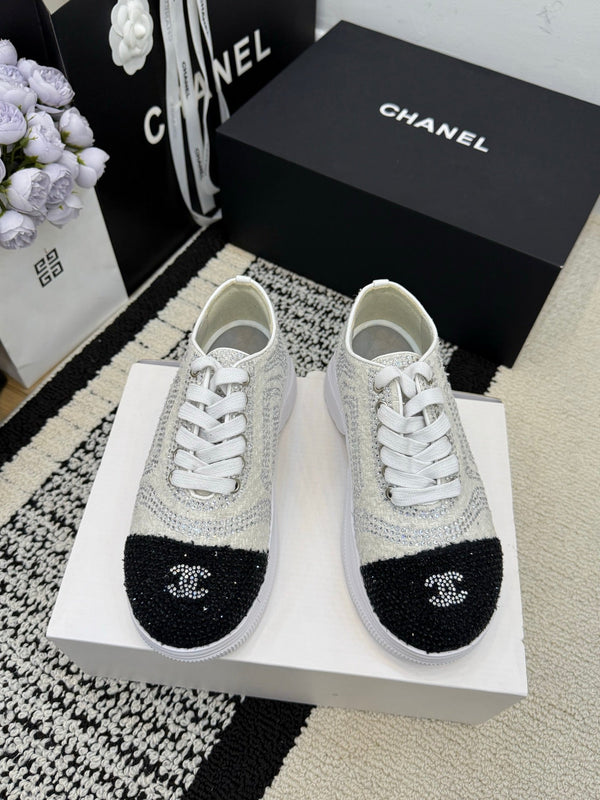 CC 26 Baskets à ornements en cristal Cuir blanc et noir 588797