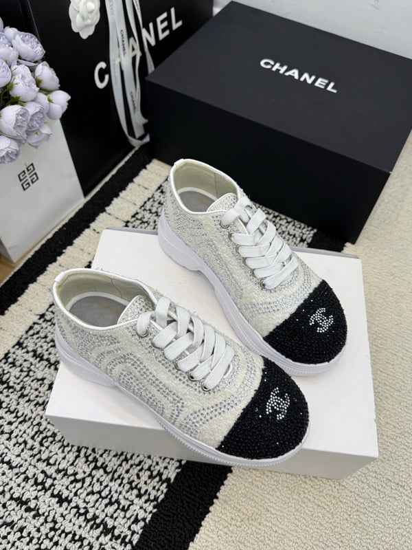 CC 26 Baskets à ornements en cristal Cuir blanc et noir 588797