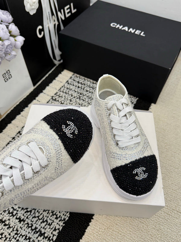 CC 26 Baskets à ornements en cristal Cuir blanc et noir 588797