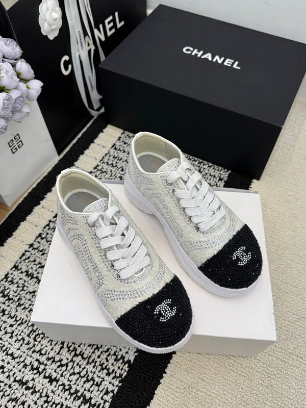 CC 26 Baskets à ornements en cristal Cuir blanc et noir 588797